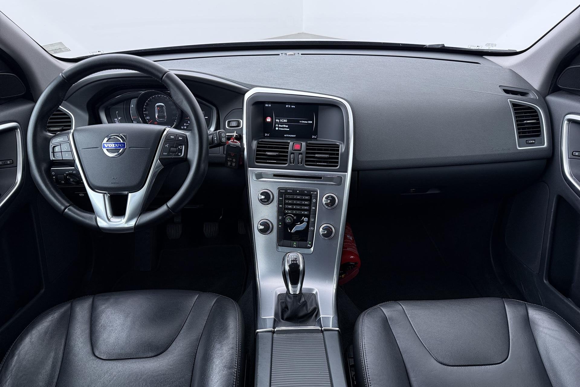 Volvo XC60 D3 Momentum | Trekhaak | Leder | Memory | Cruise, Auto's, Voorwielaandrijving, 4 cilinders, Verwarmde buitenspiegels