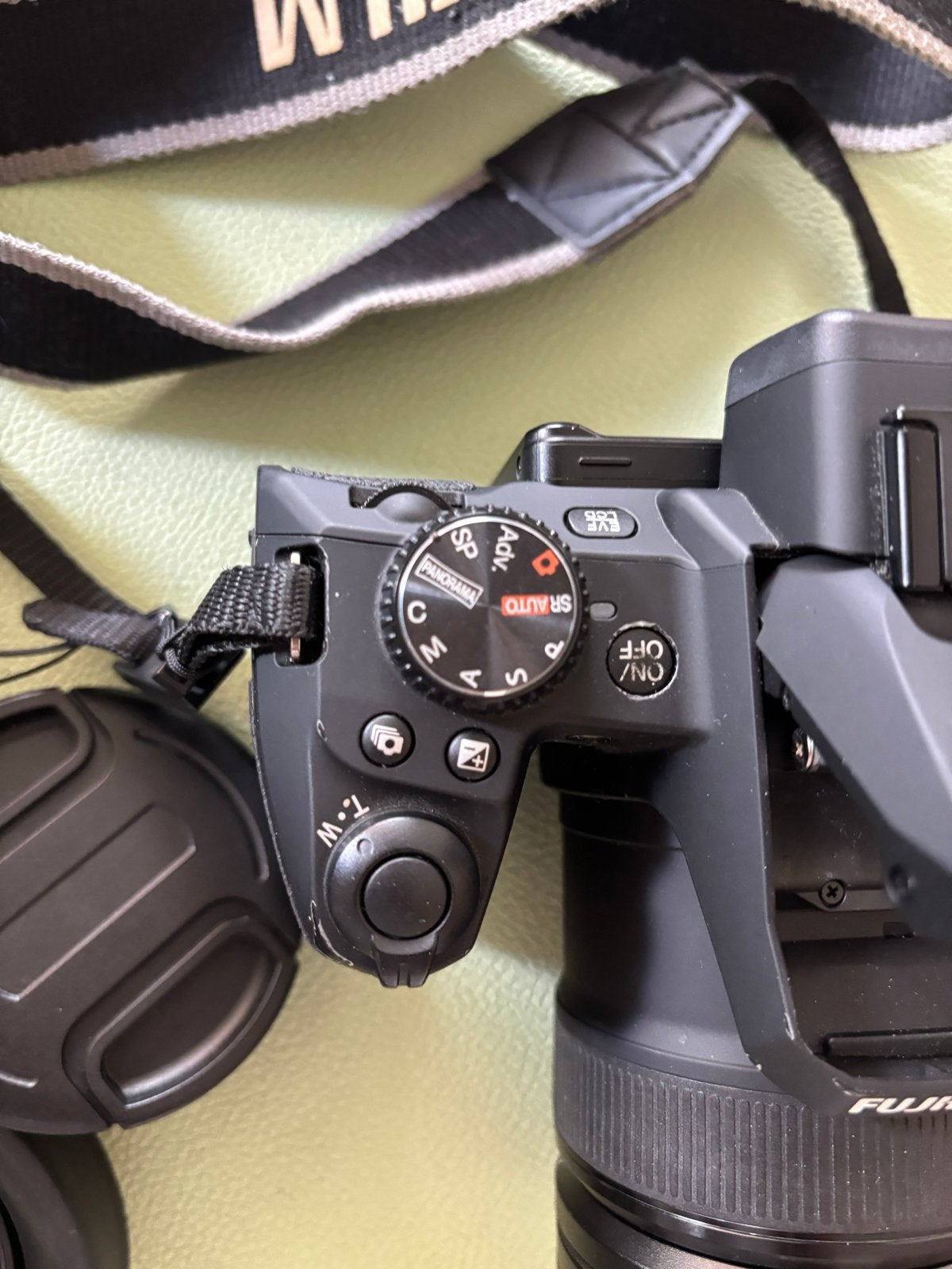 Fujifilm FinePix S1  digitale camera met accessoires, Gebruikt, Spiegelreflex, Kantelbaar/draaibaar scherm, Ophalen of Verzenden