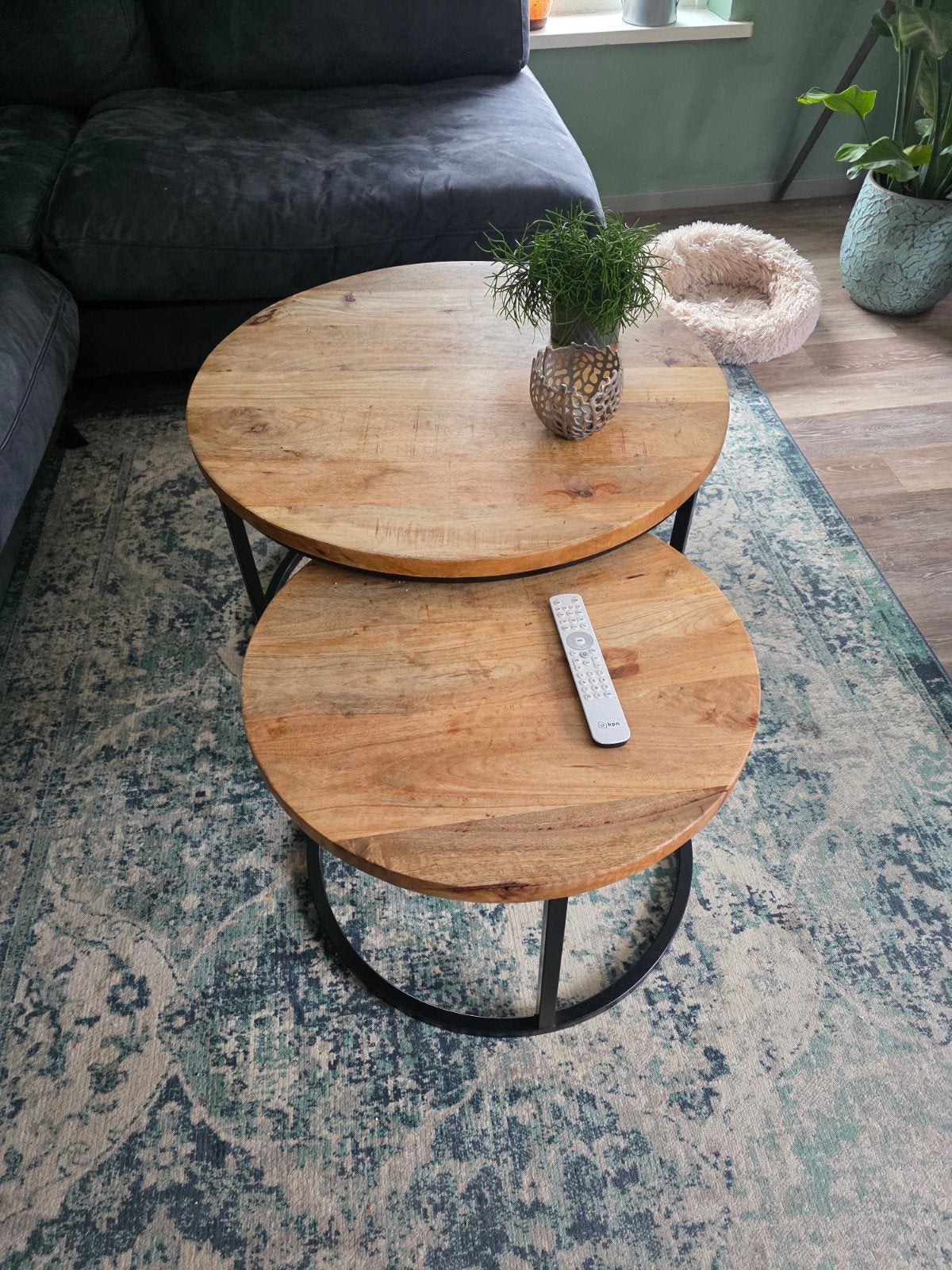 Set van 2 ronde salontafels, mangohout en metaal, Ophalen