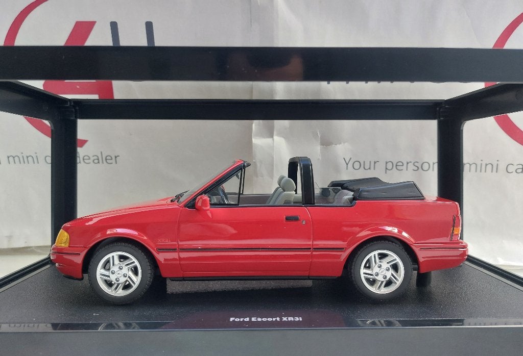 Ottomobile 1:18 Ford Escort MKIV XR3i cabriolet 1986 rood, Ophalen of Verzenden, Nieuw, Auto, OttOMobile