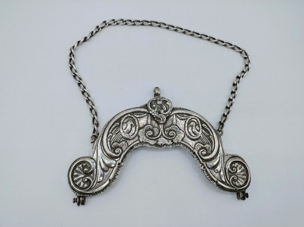 Zilveren tasbeugel met ketting, H. Hubert, Groningen, 1790