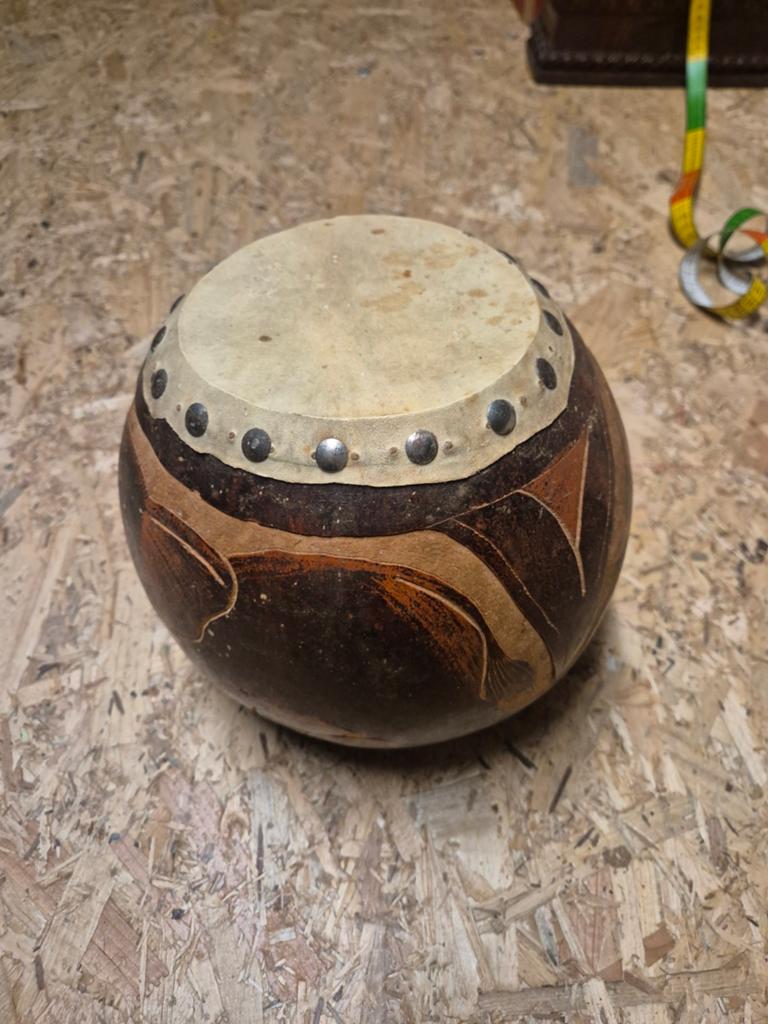 Grote Afrikaanse kalebas drum- Handgemaakt met Olifantmotief, Ophalen of Verzenden, Overige merken