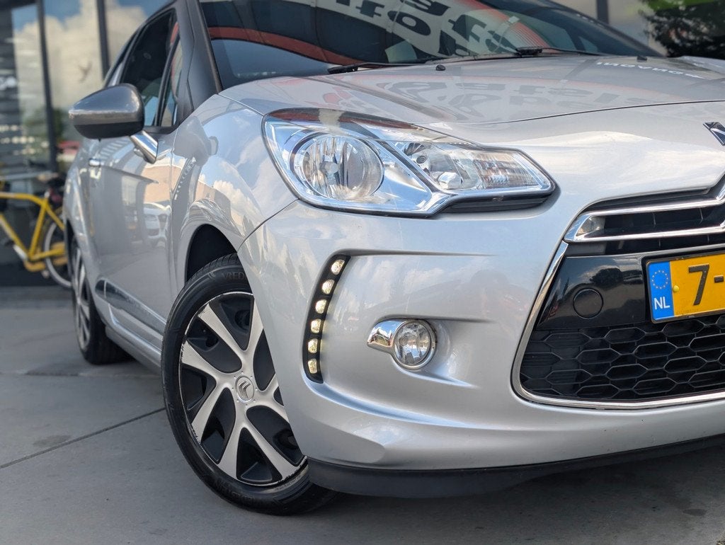 Citroen DS3 1.2 VTi Chic - Cruise - Trekhaak - Clima, Auto's, Citroën, Voorwielaandrijving, Euro 5, Stof, Zwart