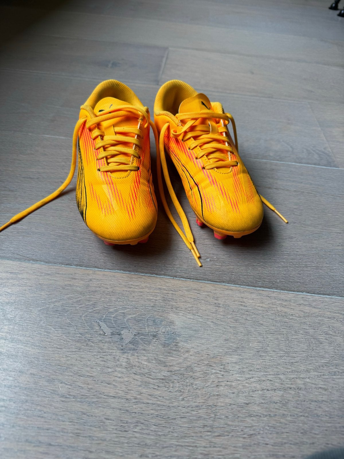 Puma voetbalschoenen maat 33 - Zo goed als nieuw, Ophalen of Verzenden, Zo goed als nieuw, Schoenen