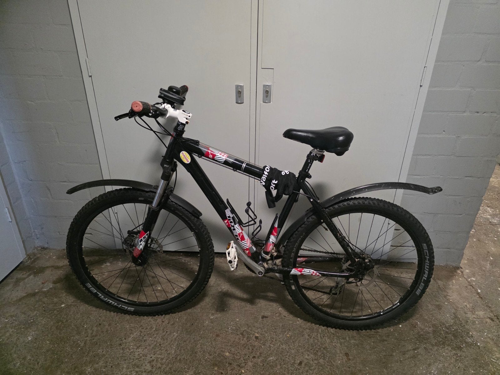 Trek Mountainbike - Zwart met Rode Accenten, Fietsen en Brommers, Fietsen | Mountainbikes en ATB, Ophalen, Gebruikt, Trek