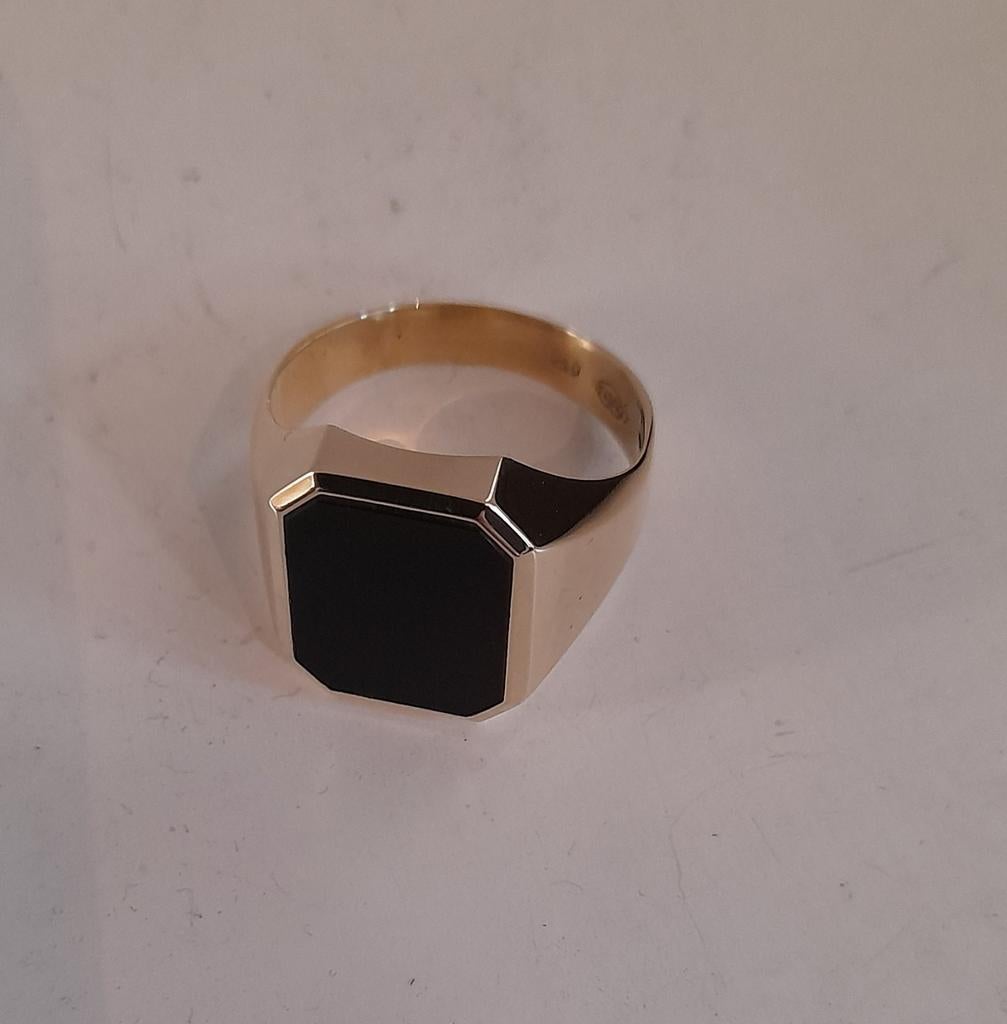 Gouden Heren Zegelring met Zwarte Steen - Maat 20, Sieraden, Tassen en Uiterlijk, Ringen, 20 of groter, Heer, Ophalen of Verzenden