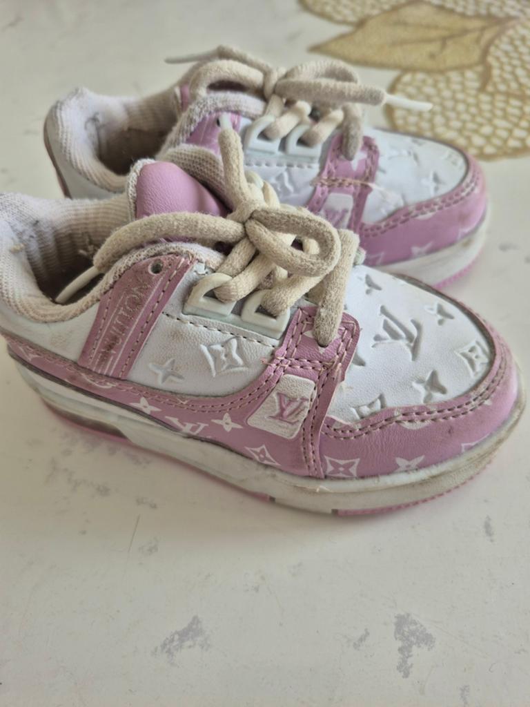 Roze Louis Vuitton look a like sneakers voor meisjes, Ophalen of Verzenden, Gebruikt, Louis Vuitton, Meisje
