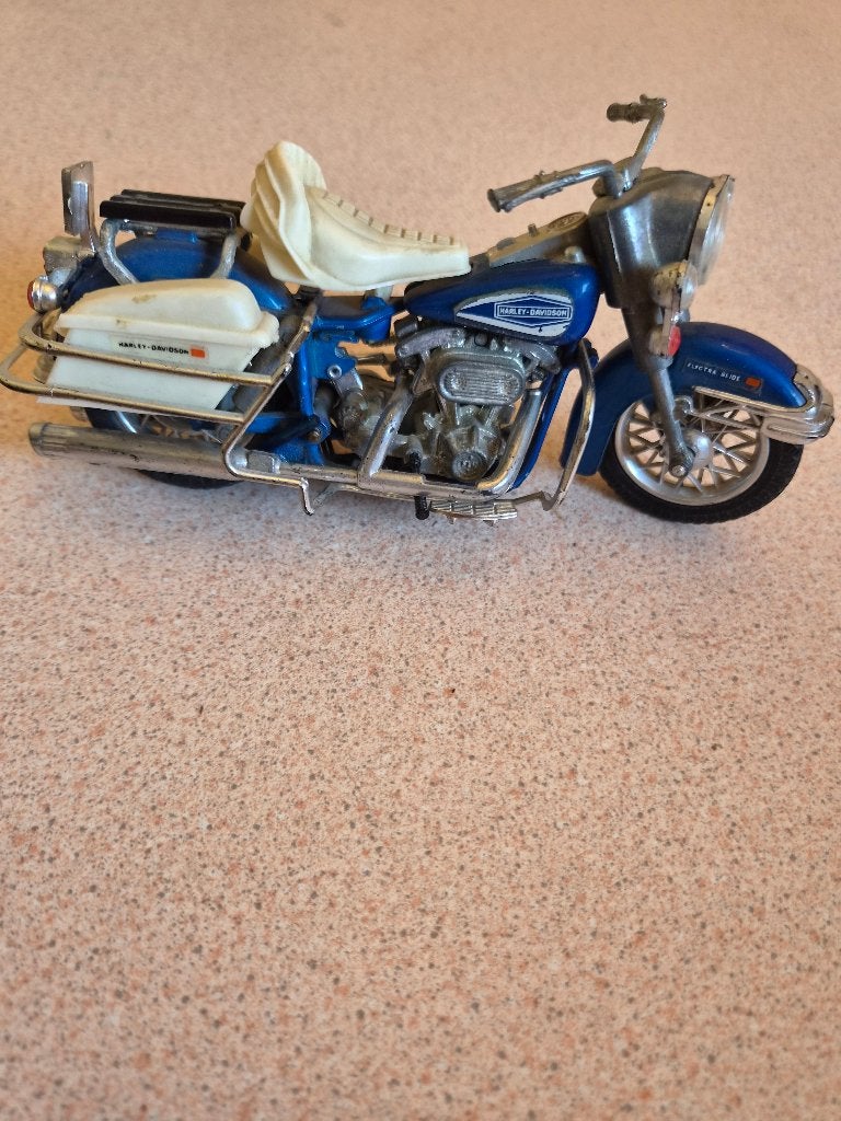 Te koop prachtige motor HARLEY-DAVIDSON Electra Glide 1:12 !, Overige merken, 1:50 of kleiner, Overige typen, Ophalen of Verzenden