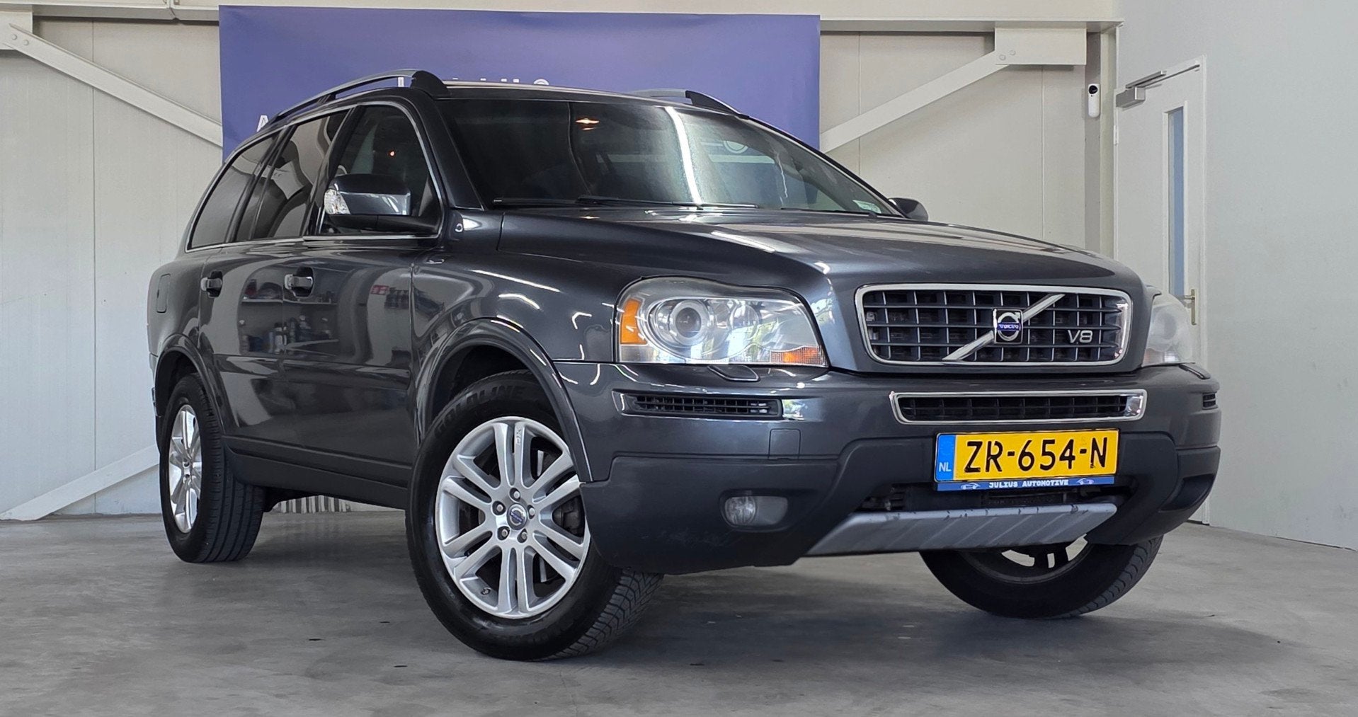Volvo XC90 4.4 V8 Momentum 7P Heico Schuif/Kanteldak Dynaudi, Auto's, Volvo, Gebruikt, 2077 kg, 138 €/maand, Leder