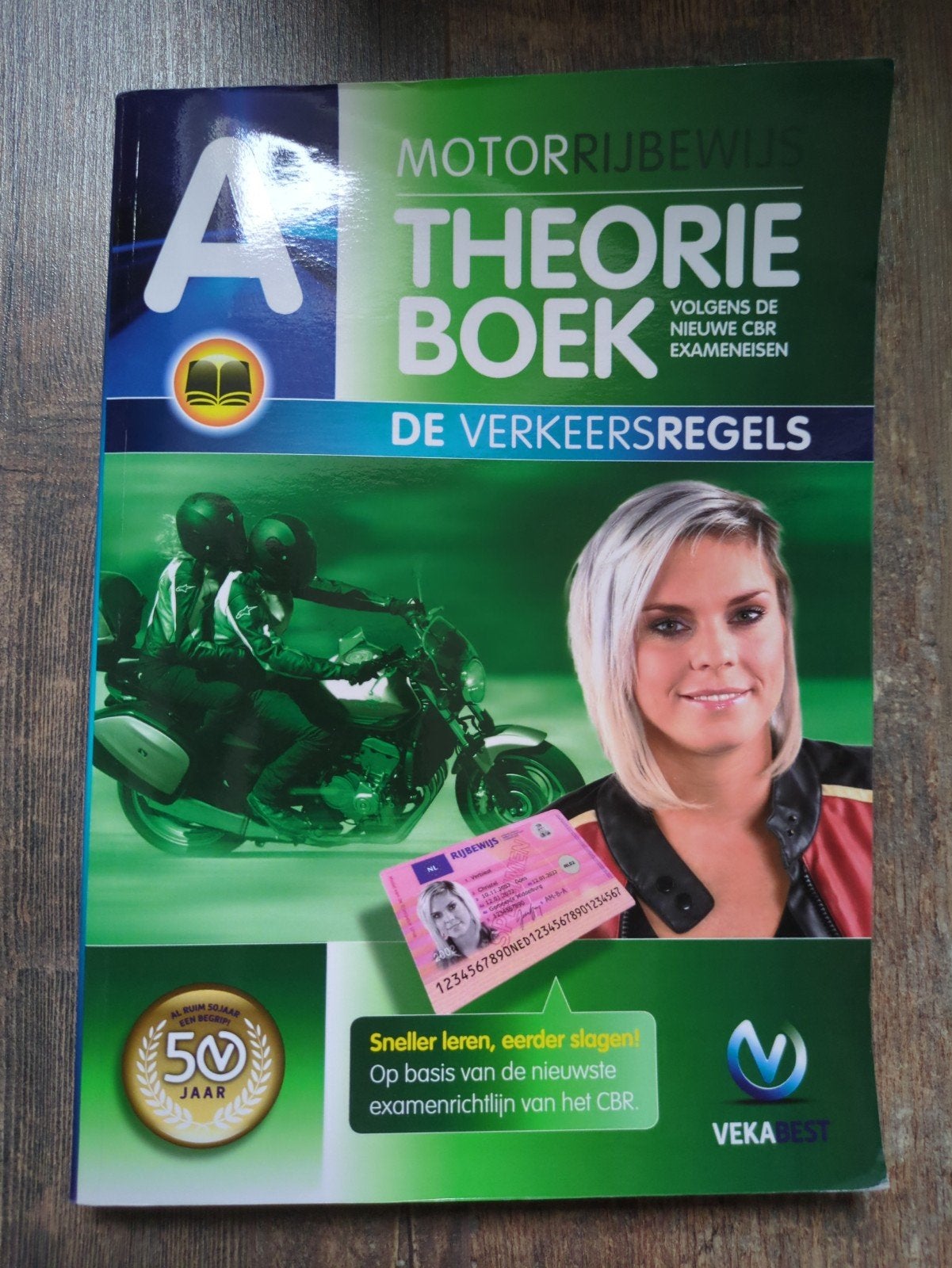 Theorieboek motorrijbewijs A - VEKABEST, Boeken, Ophalen of Verzenden, Zo goed als nieuw, Niet van toepassing, Vekabest