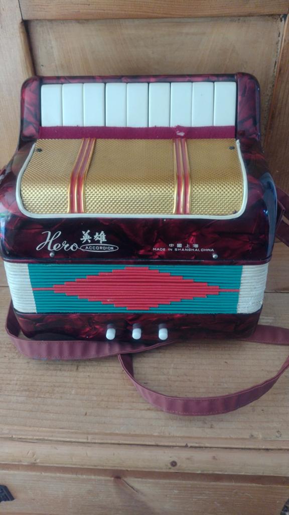 vintage Hero accordeon uit Shanghai,, Muziek en Instrumenten, Overige merken, Gebruikt, 120-bas, Toetsaccordeon
