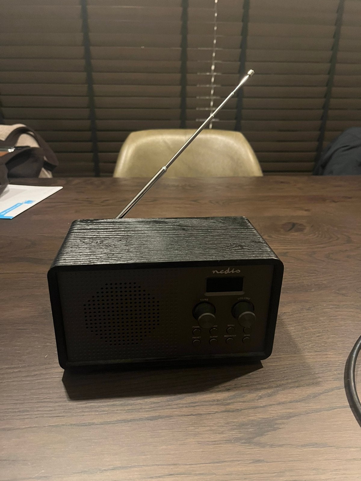 DAB+/FM radio 4.5W zwart met klok/wekker + oplaadkabel