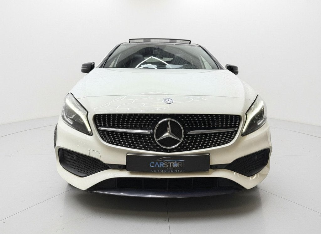 Mercedes-Benz A-klasse 160 AMG NIGHT PANO NAVI LEER NAP, Auto's, Gebruikt, 4 cilinders, Leder en Stof, Wit