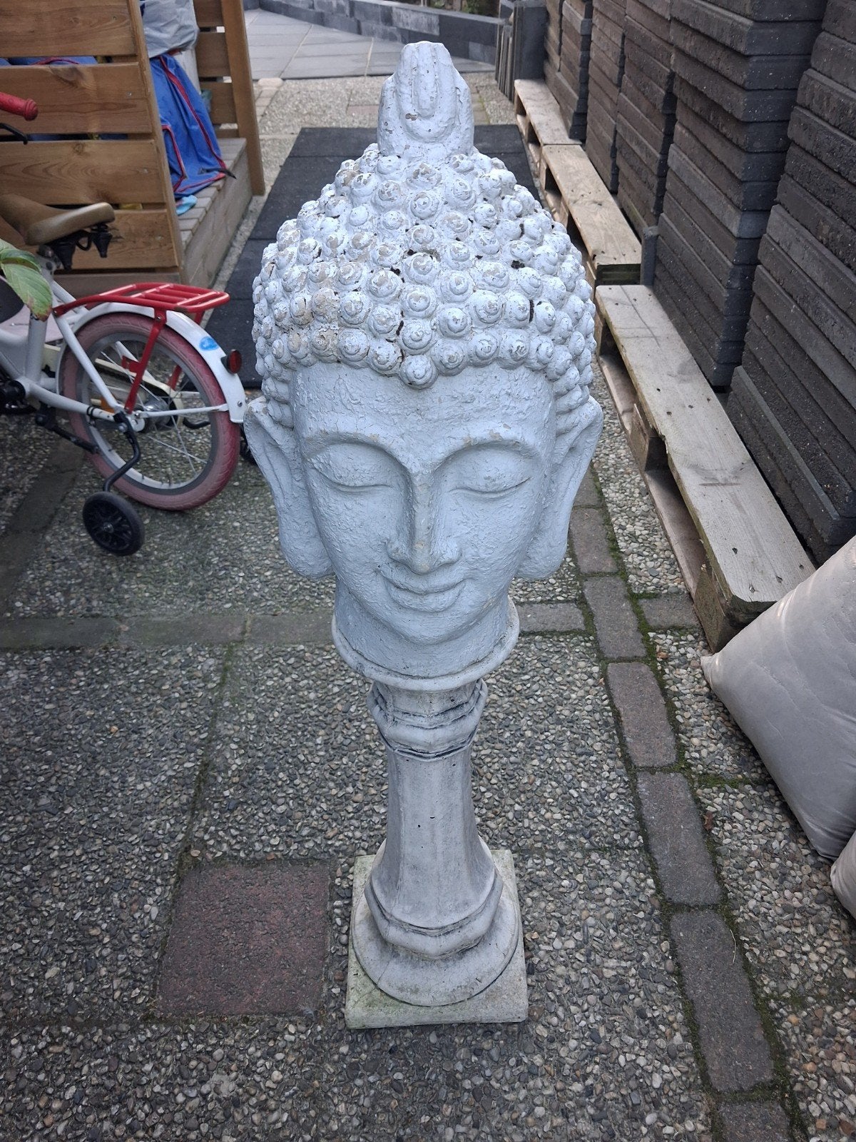 stenen pilaar met boeddha hoofd, Ophalen, Gebruikt, Steen, Boeddhabeeld
