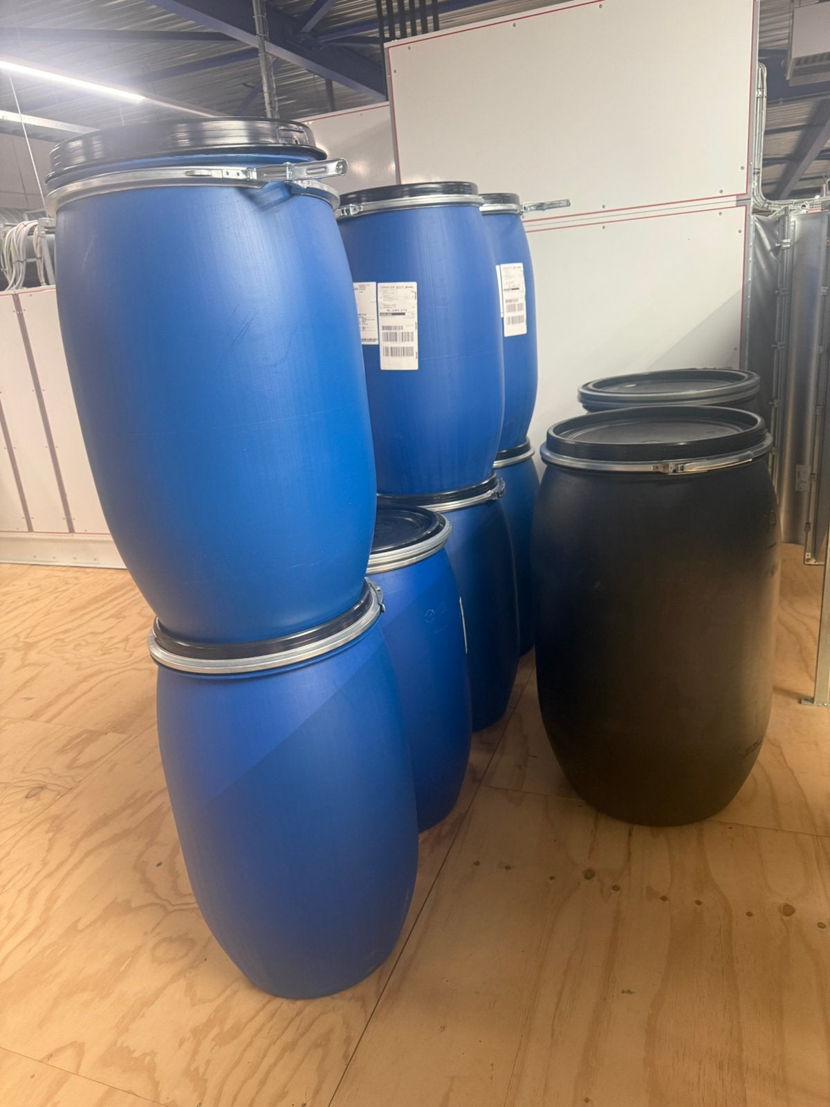 Nieuwe blauwe vaten 120l, Tuin en Terras, Regentonnen, Zo goed als nieuw, 150 liter of meer, Ophalen of Verzenden
