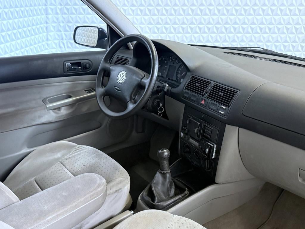 Volkswagen Golf 1.6 Trendline in prima staat! 180.000km (200, Auto's, 101 pk, 4 cilinders, Blauw, Handgeschakeld