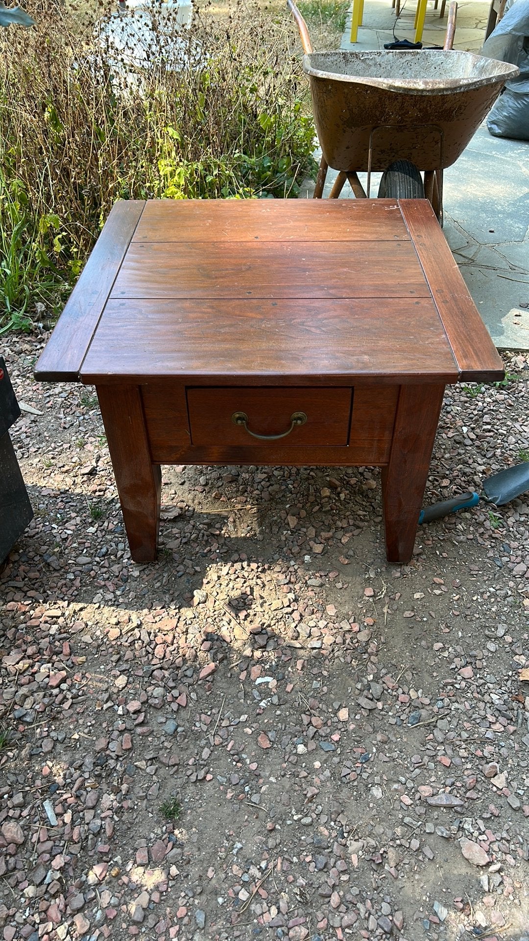 Kersenhouten salontafel, Ophalen