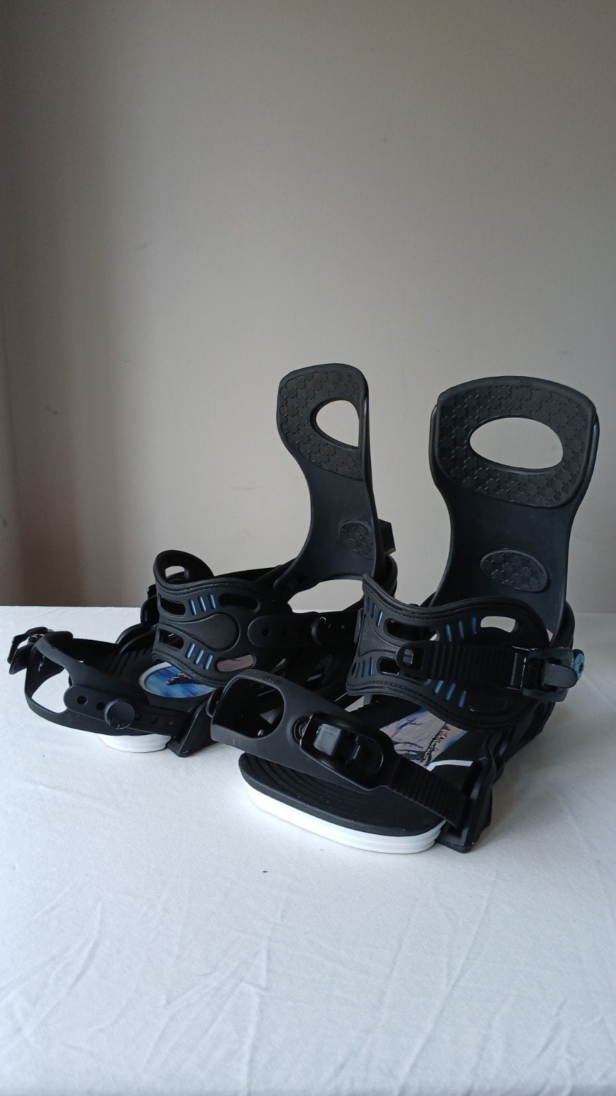 Nieuwe Bent Metal Metta bindingen maat L, Bindingen, Bent Metal, Nieuw, Ophalen of Verzenden