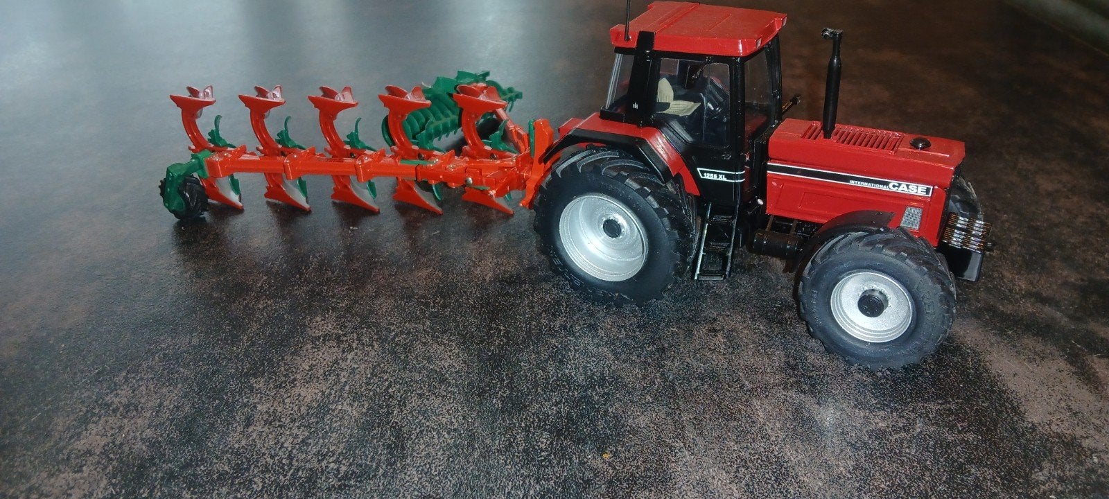 te koop Kverneland wentelploeg met vorenpakker britains, Hobby en Vrije tijd, Modelauto's | 1:32, Ophalen of Verzenden, Zo goed als nieuw