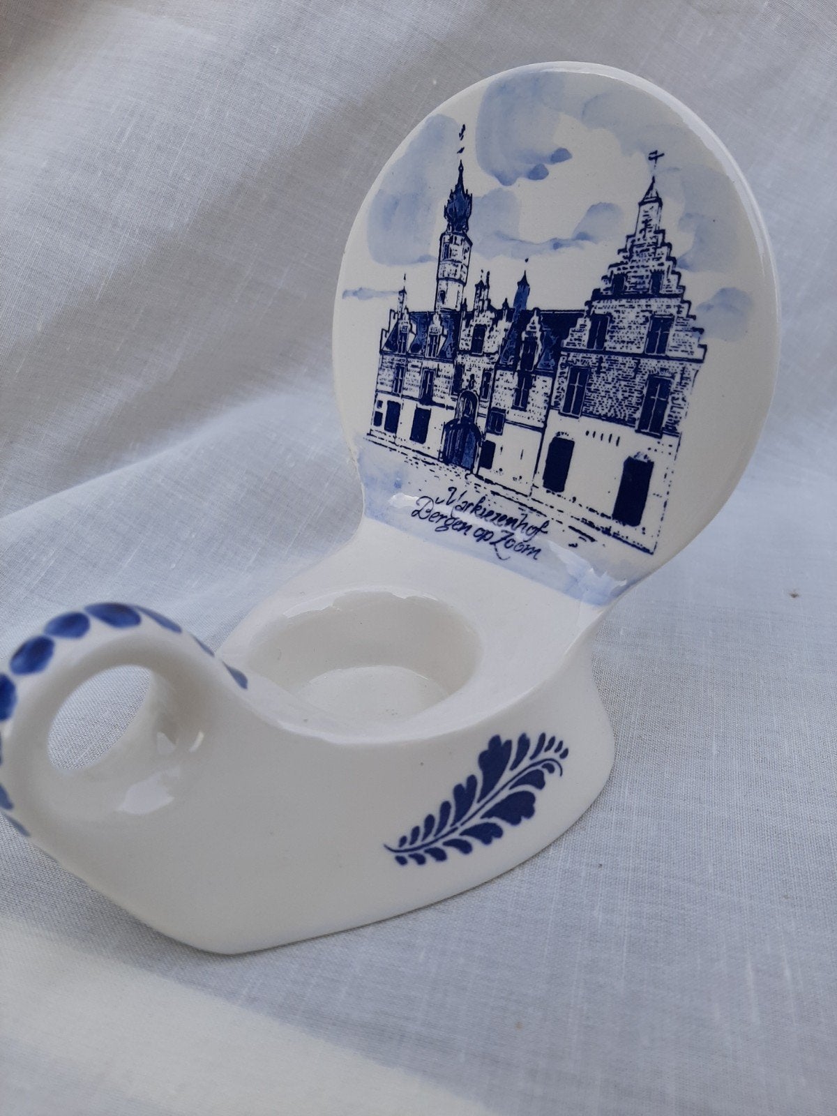 Delfts blauw kandelaartje / Markiezenhof Bergen op zoom, Ophalen of Verzenden, Gebruikt, Blauw, Kandelaar