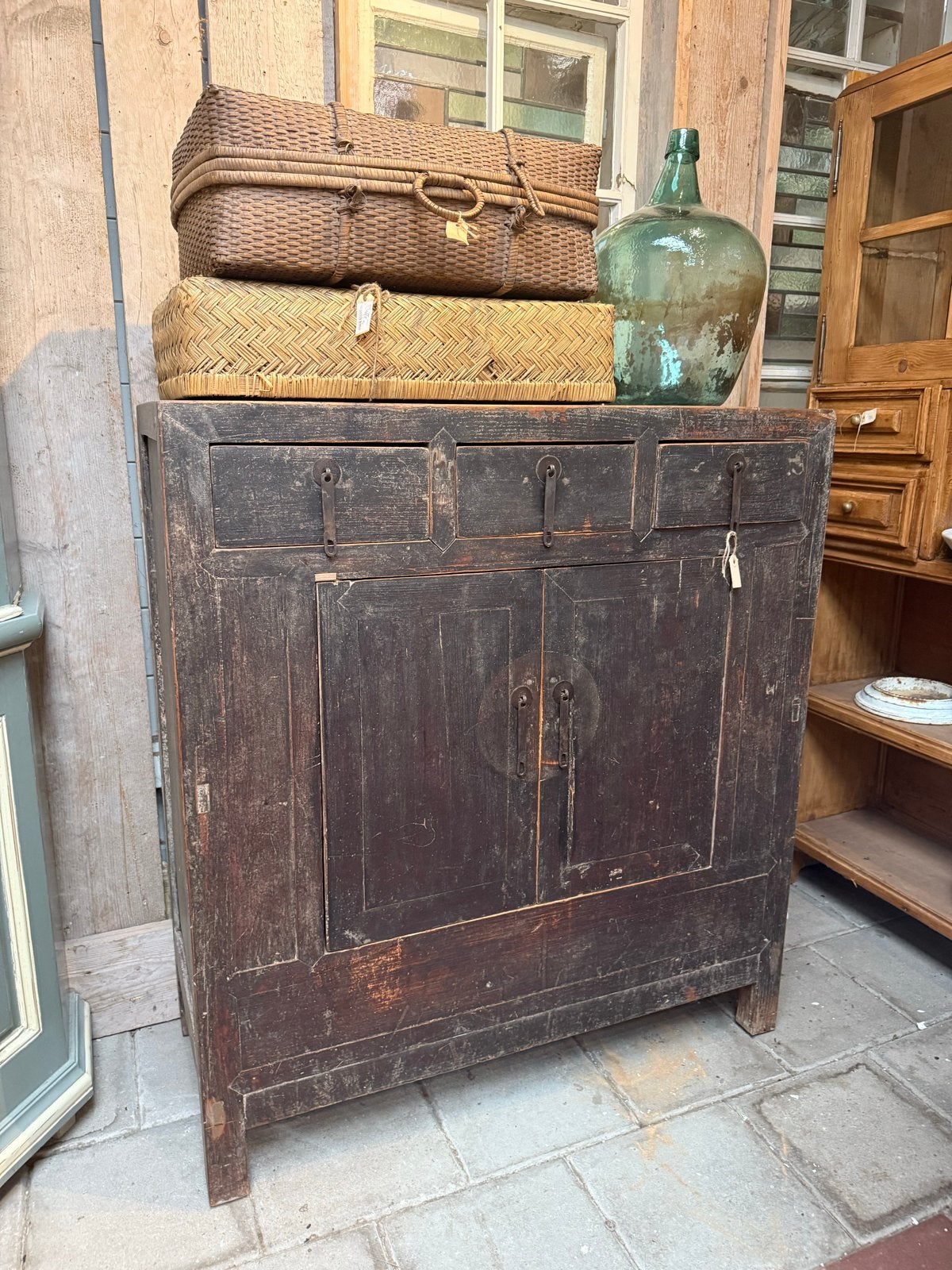 Sober Chinese Elmwood Kast - 101x112x46 cm, Ophalen