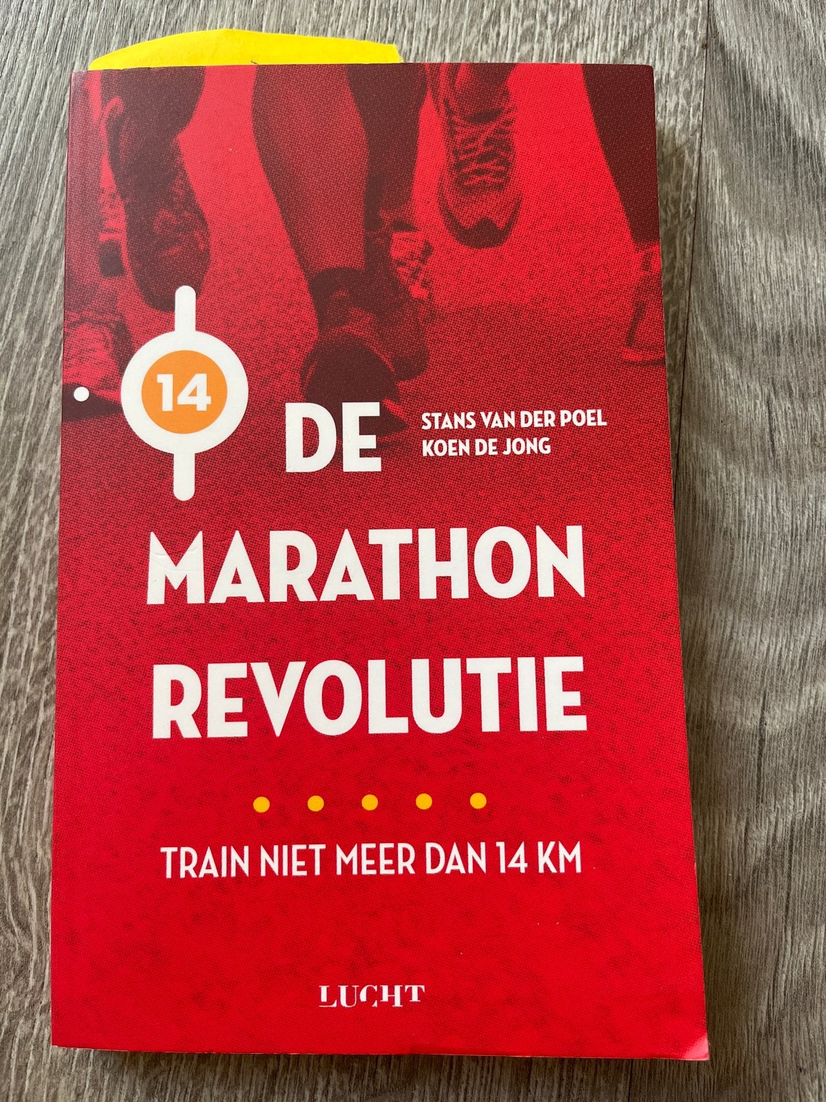 De Marathon Revolutie - Train niet meer dan 14 KM, Ophalen of Verzenden, Zo goed als nieuw, Lopen en Fietsen