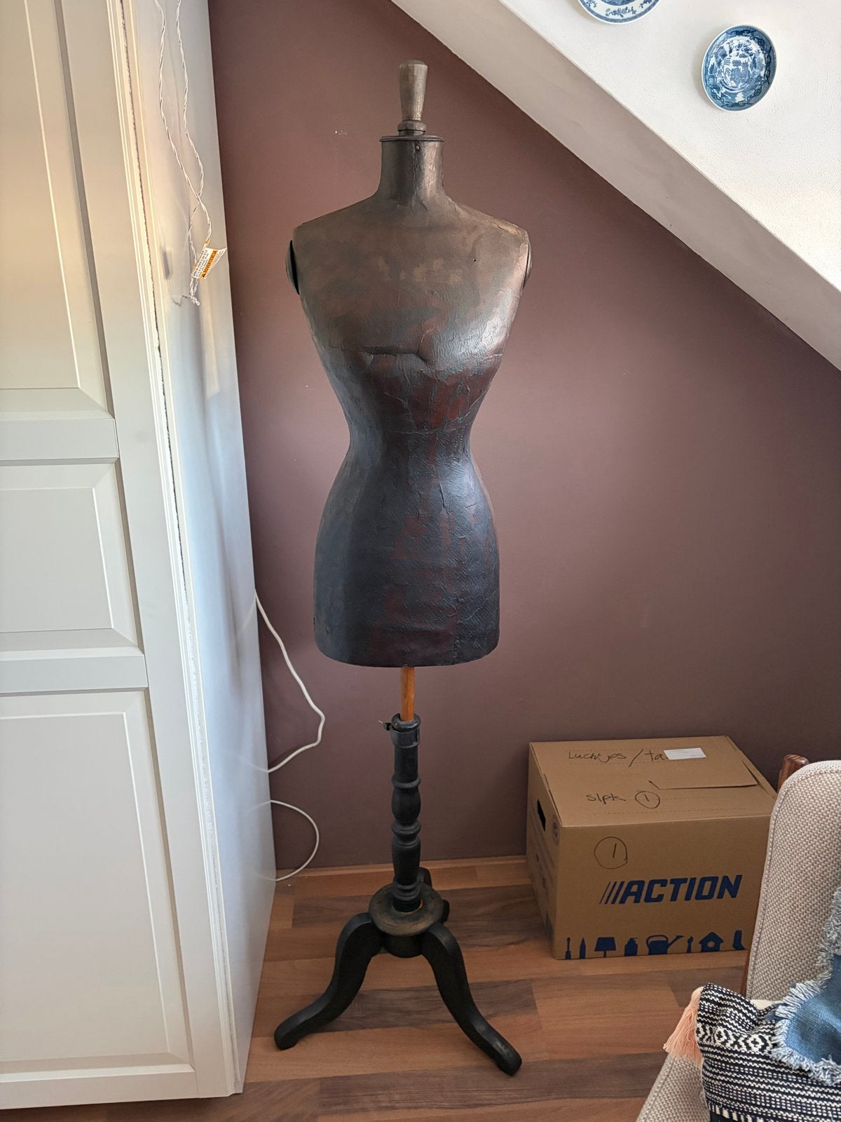 Antieke paspop / etalagepop met houten standaard, Ophalen