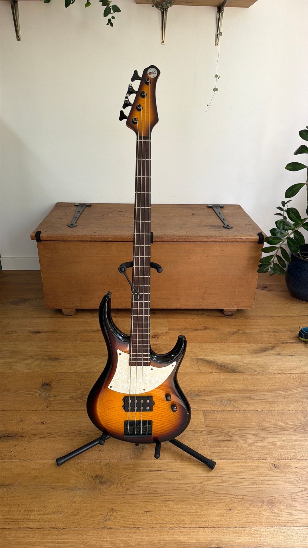 MTD Kingston Heir 4-snarige basgitaar met koffer, Ophalen, Zo goed als nieuw, Elektrisch