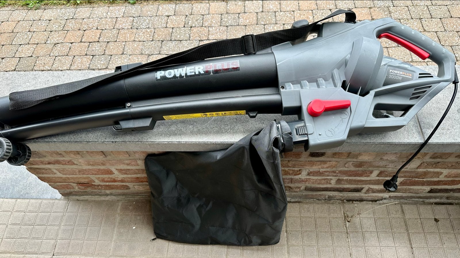 Powerplus 3000W Bladblazer/Bladzuiger met versnipperfunctie, Tuin en Terras, Ophalen, Gebruikt, Handgedragen, Met opvangzak