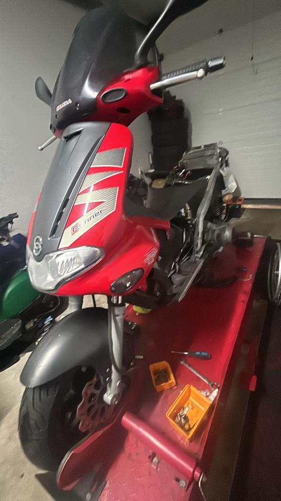 Scooter monteur met ophaal service, Fietsen en Brommers, Ophalen, Zo goed als nieuw, Benzine