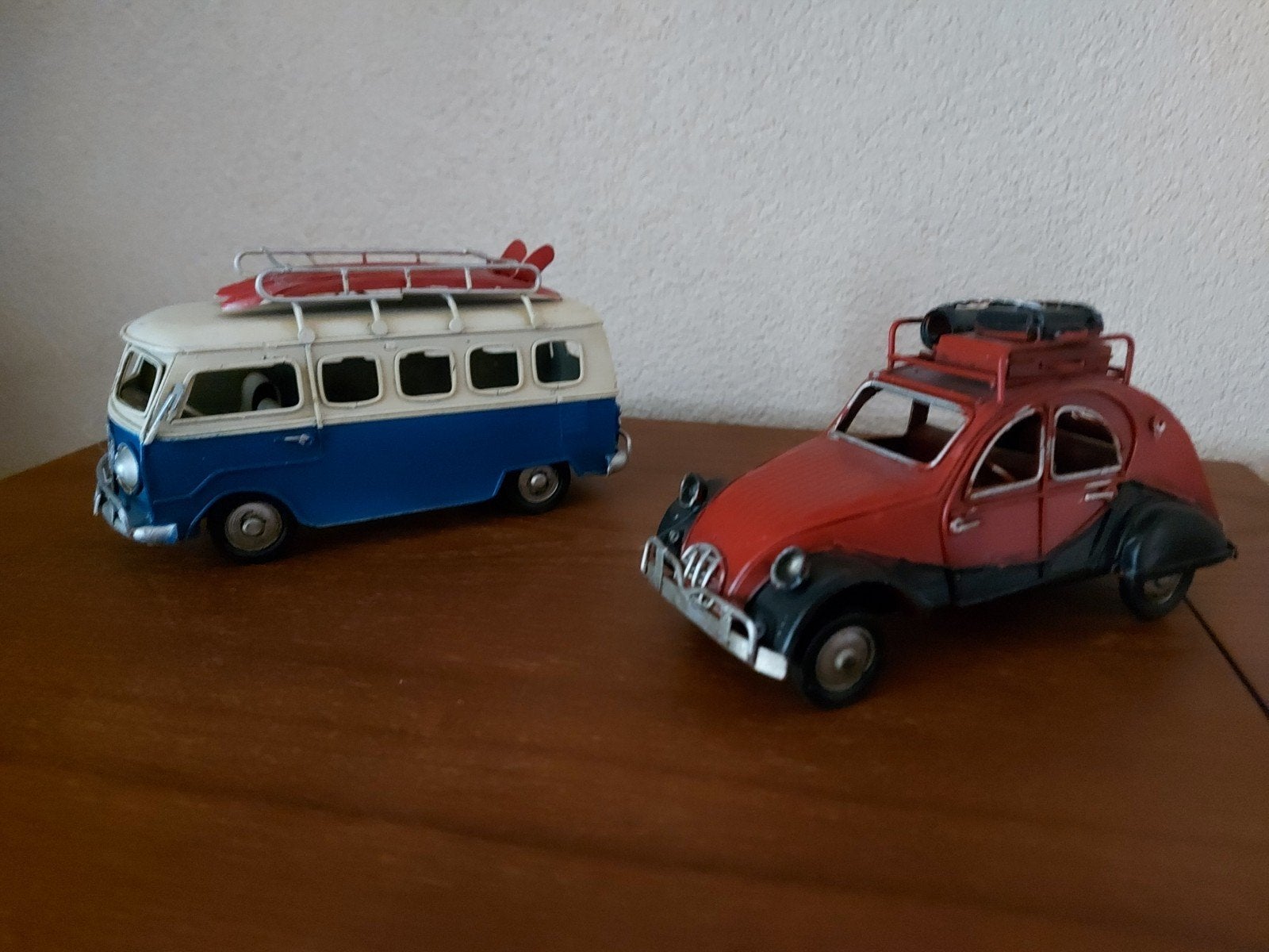 2 metalen miniatuur Volkswagens in nieuwstaat, 18 cm lang, Ophalen of Verzenden, Zo goed als nieuw, Auto
