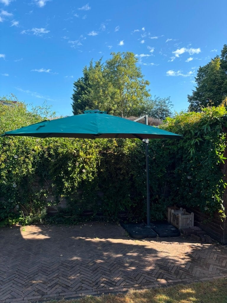 Groene Zweefparasol met stalen paal & voet, Tuin en Terras, Ophalen, Gebruikt, 2 tot 3 meter, Parasolvoet