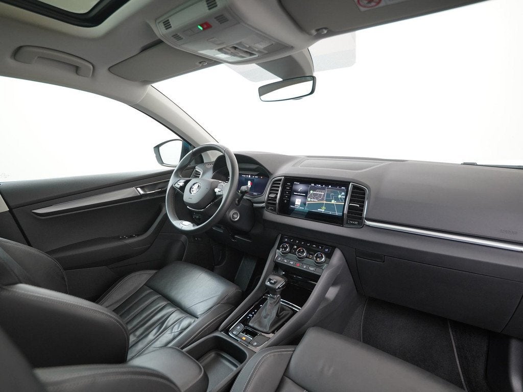 Skoda Karoq 1.5 TSI ACT Style DSG | Panoramadak | Leder | Tr, Auto's, Skoda, 12 maanden, 4 cilinders, Blauw, Bedrijf