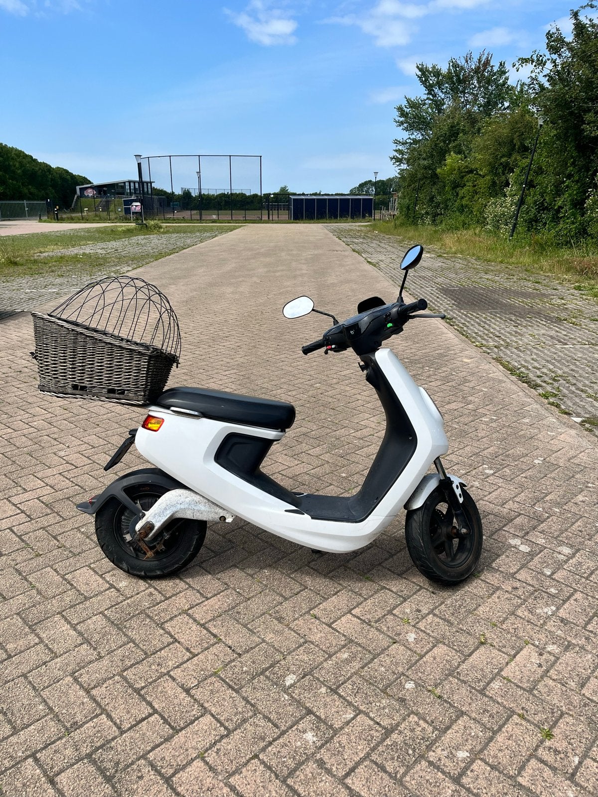 NIU Elektrische Scooter met Gebruikerssporen, Ophalen, Gebruikt, Elektrisch, Overige merken