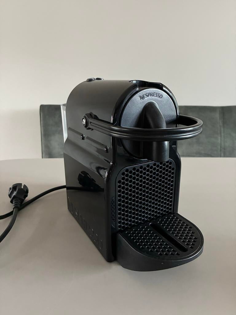 Compact Nespresso apparaat, ook melkopschuimer te koop!, Witgoed en Apparatuur, Koffiezetapparaten, Ophalen, Gebruikt, Espresso apparaat