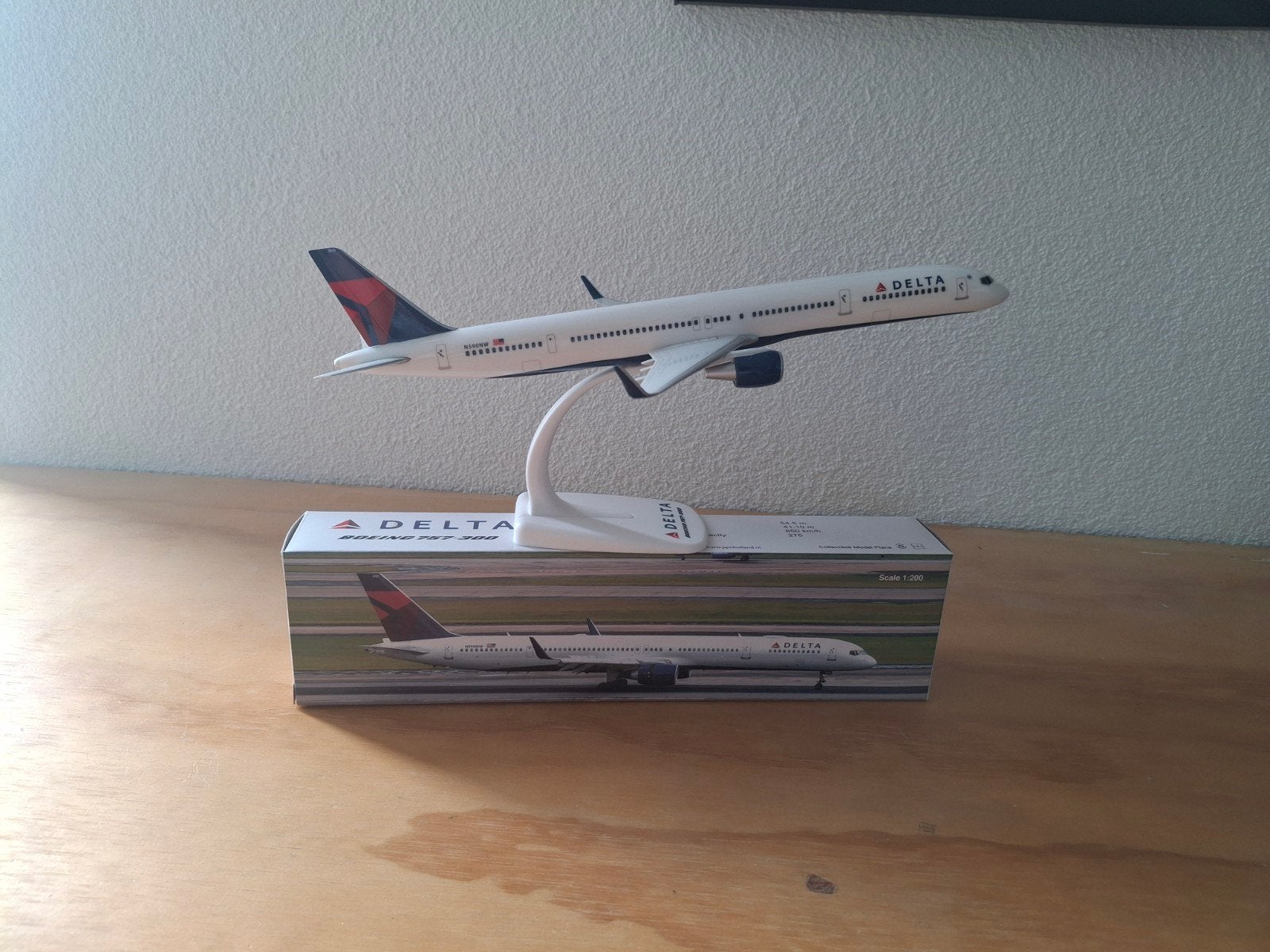 Delta Boeing 757-300 schaalmodel 1:200, Overige merken, 1:200 of kleiner, Ophalen of Verzenden, Zo goed als nieuw