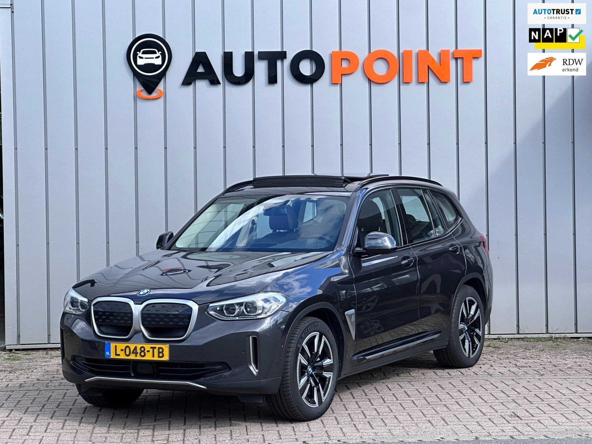BMW IX3 Executive 80 kWh SOH 100 % PANO LEER 1 EIG ORG NEDER, Dealer onderhouden, Achterwielaandrijving, Gebruikt, 1333 min