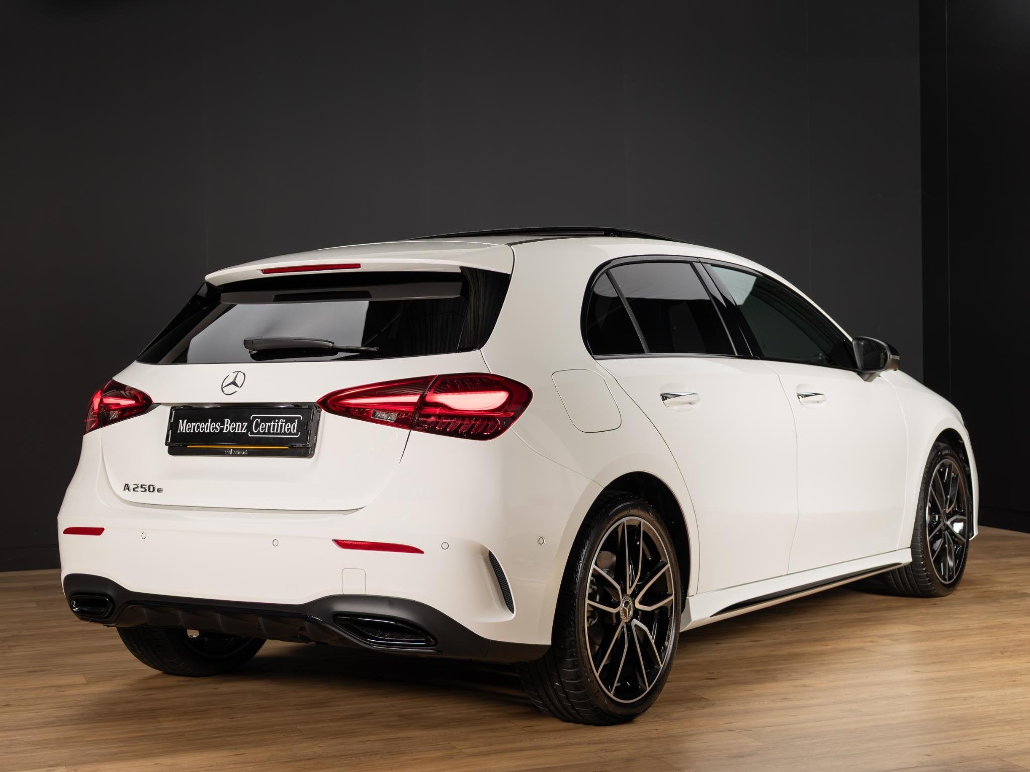 Mercedes-Benz A-Klasse Hatchback 250 e Business Solution AMG, Auto's, Mercedes-Benz, Dealer onderhouden, Stof, Automatische klimaatregeling