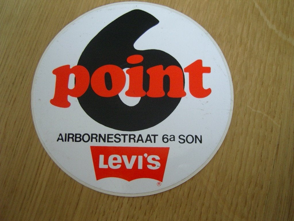 sticker Son POINT 6  Airbornestraat 6a   LEVI'S *, Verzamelen, Stickers, Ophalen, Zo goed als nieuw
