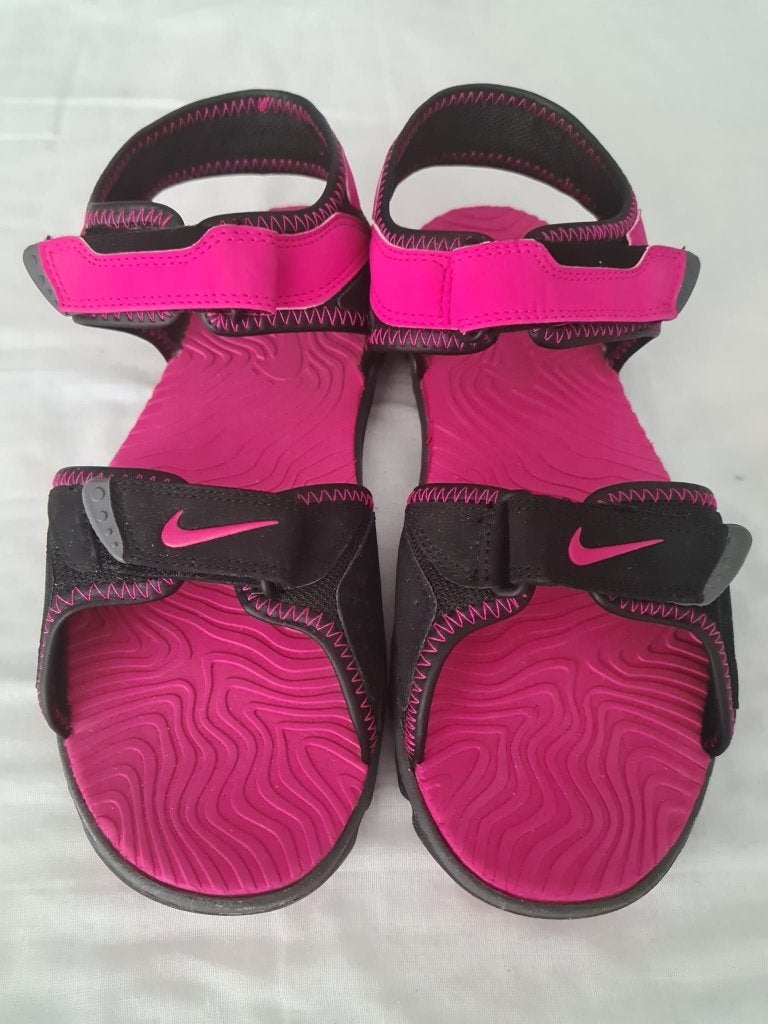 Sandalen Nike (zwart roze) maat 38.5, Ophalen, Meisje, Overige typen, Zo goed als nieuw