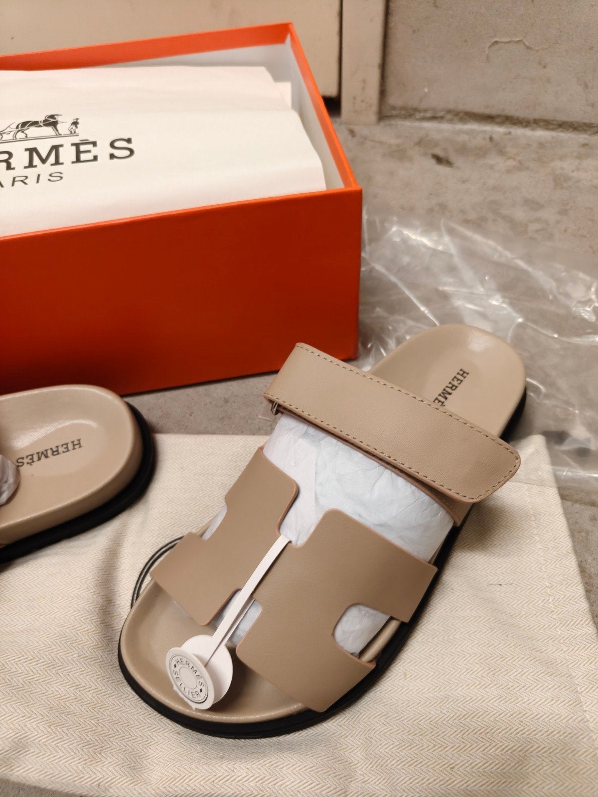 Hermes Cyhpre Slippers Sandalen maat 38 en 39 Nieuw, Ophalen of Verzenden, Nieuw