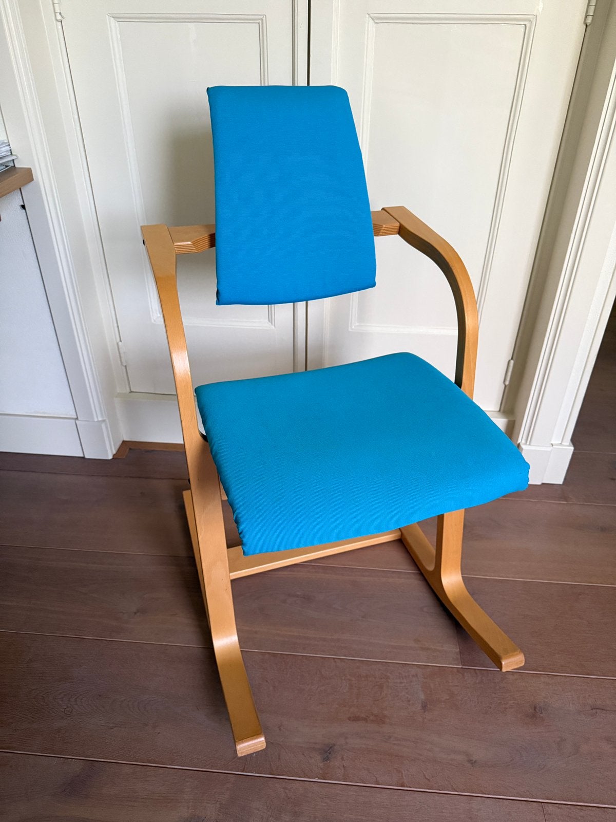 Varier Actulum fris blauw keurige staat stoel Stokke, Huis en Inrichting, Ophalen, Zo goed als nieuw, Blauw, Eén