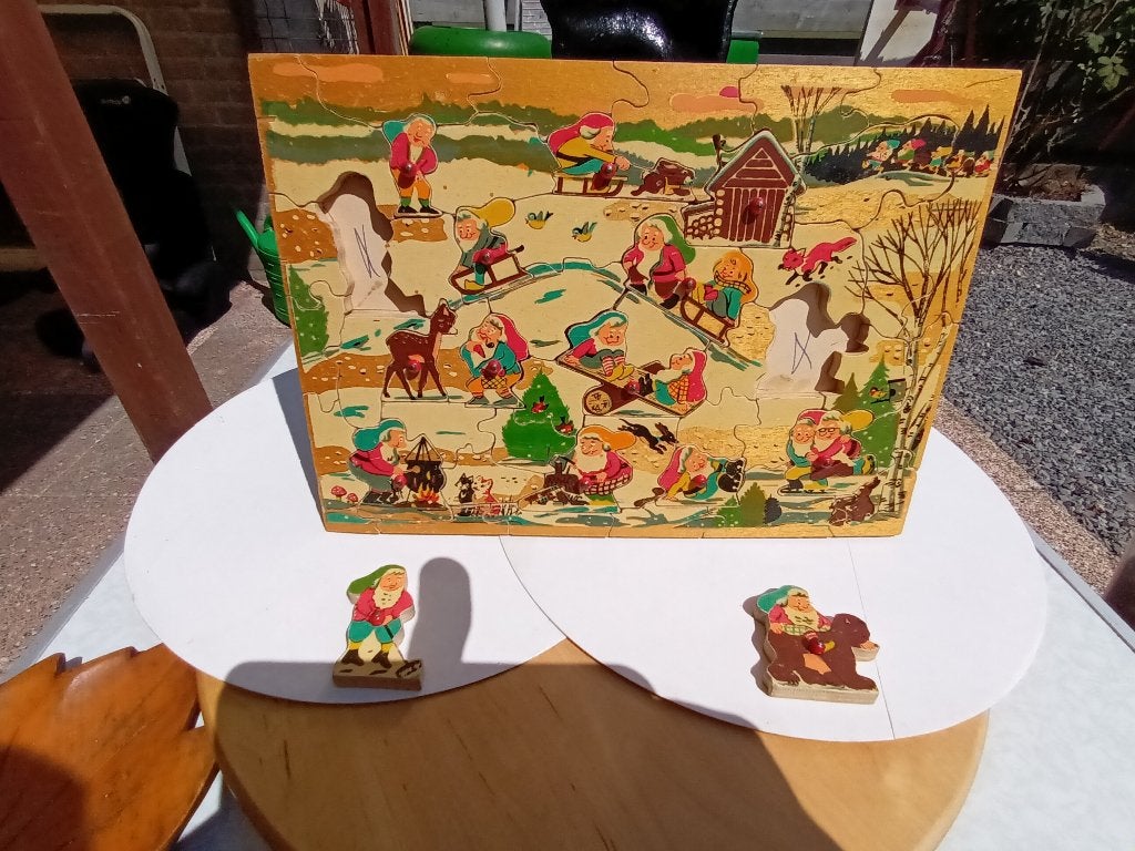 Antieke houten puzzel - Wintertafereel met kabouters, Ophalen of Verzenden