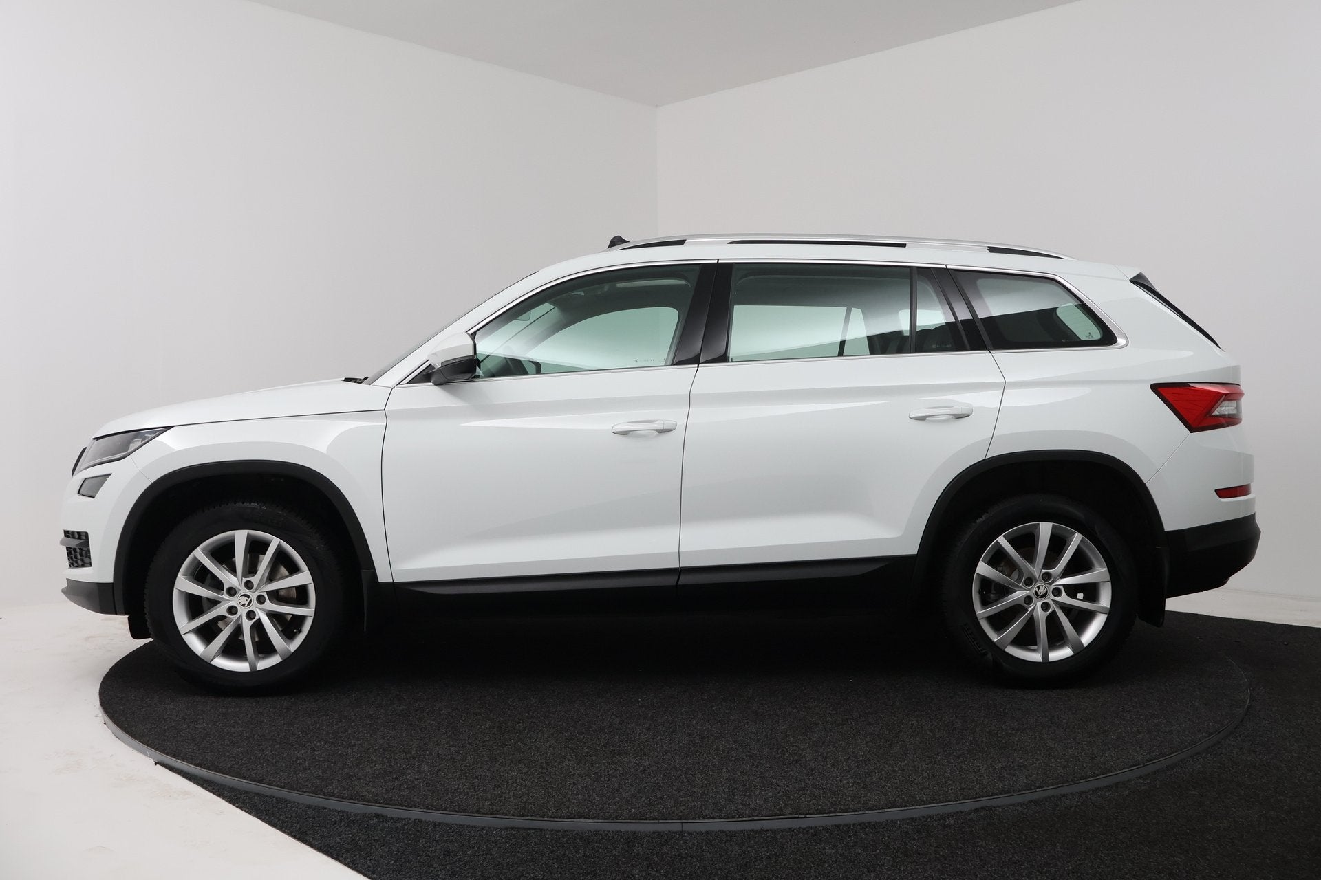 Skoda Kodiaq 1.5 TSI Limited Business Edition (TREKHAAK AFNE, Auto's, 4 cilinders, 150 pk, Wit, Origineel Nederlands