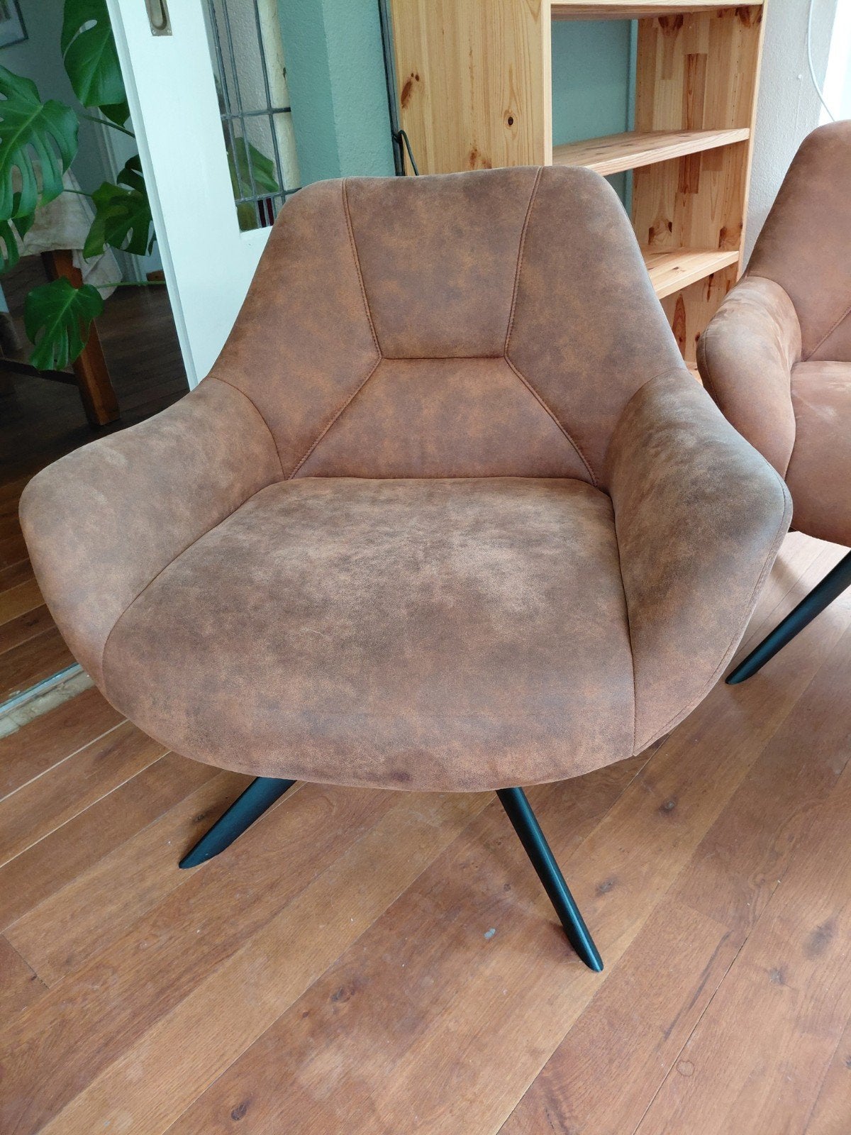 2 draaistoelen microleder, Huis en Inrichting, Ophalen, Overige materialen, 75 tot 100 cm, Zo goed als nieuw