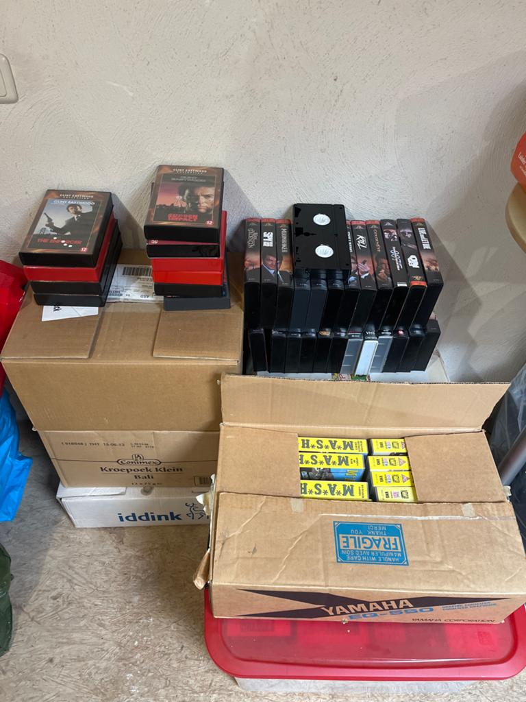 Grote collectie VHS-banden: James Bond, M*A*S*H, Clint Eastw, Vanaf 12 jaar, Ophalen of Verzenden, Zo goed als nieuw, Actie en Avontuur