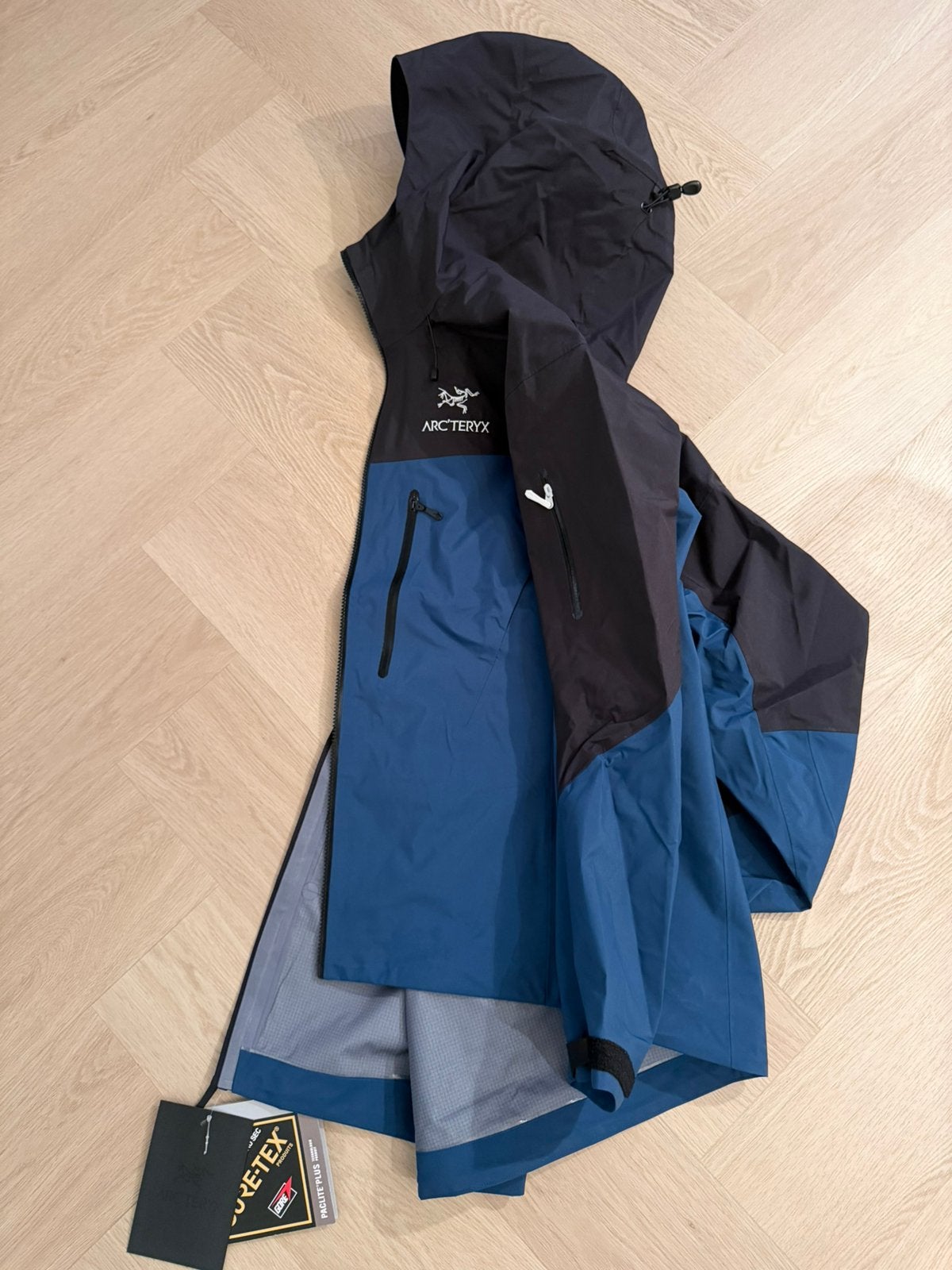Arc’teryx Alpha SV Jacket – Blauw/Zwart  | S t/m XL, Ophalen of Verzenden, Nieuw, Overige maten, Blauw