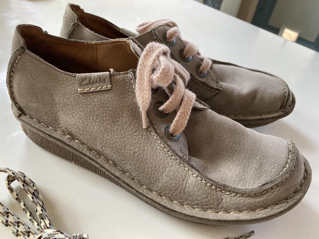 Clarks 'Funny Dream' Suede - Sage, Ophalen, Overige typen, Zo goed als nieuw, Grijs