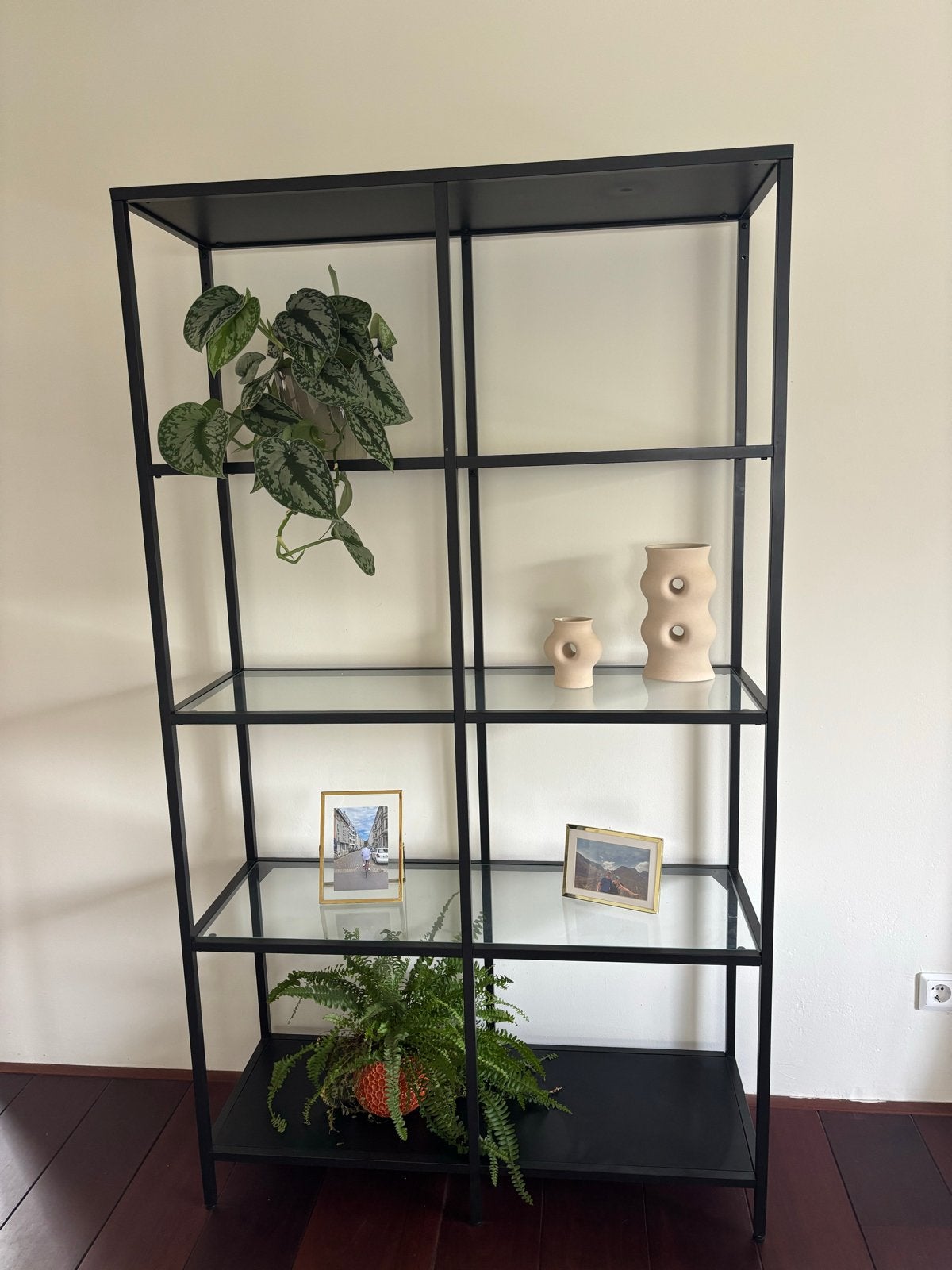 IKEA VITTSJÖ vitrinekast - Zwart metaal en glas, Ophalen, Met plank(en), 50 tot 100 cm, 150 tot 200 cm