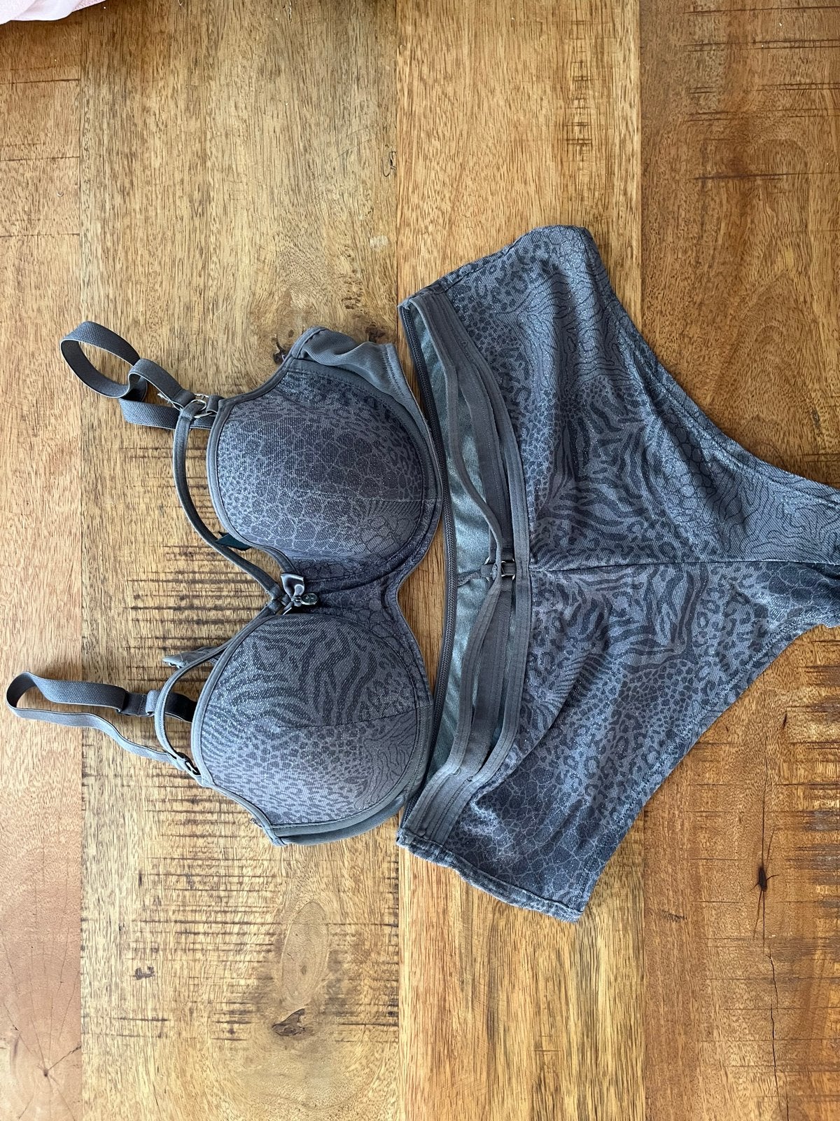 Marlies Dekkers BH 70C en Shorty XS - Grijs met print, Kleding | Dames, Ophalen of Verzenden, Grijs, Setje